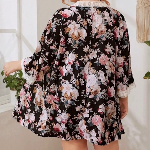 PLUS floral print kimono 3/4 sleeves - Picture 2 of 3